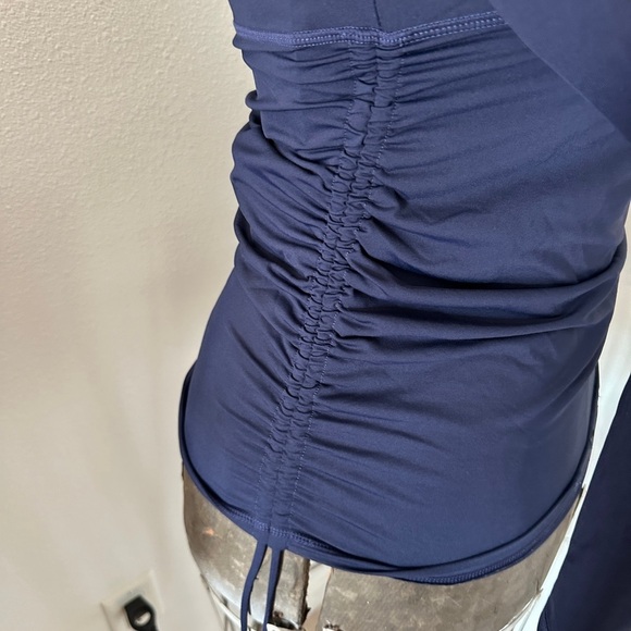 Athleta blue tunic in a size small. Iike new condition - Picture 5 of 5